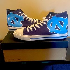 NCAA LICENSED NORTH CAROLINA TARHEELS HIGH TOP SNEAKERS. SIZE 12. BRAND NEW